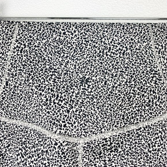 Athleta | Salutation Stash II Micro Cheetah Textured Tight - Picture 4 of 8